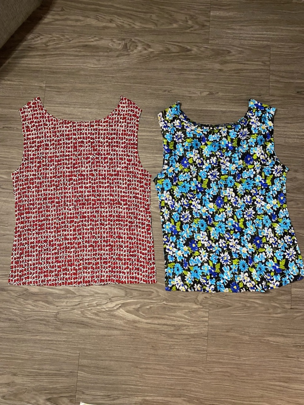Casual Corner Red and White Patterned Blouse